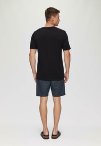 QS MIT BRUST - T-Shirt print - schwarz