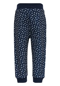 Marina blå barnbyxor tillverkade av mjukt tyg, med ett vitt bokstavsmönster. Elastisk midja och åtsittande muddar vid anklarna.