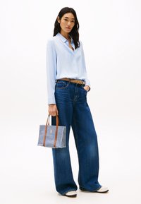 Tommy Hilfiger - PREMIUM BEACH MINI TOTE - Handbag - blue Thumbnail Image 1