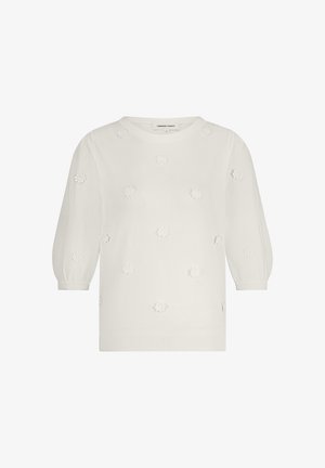 Witte gebreide trui met puffed mouwen, een ronde hals en textuurflorale versieringen aan de voorkant. Geribbelde manchetten en zoom.