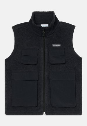 Gilet en polaire noire Columbia avec col montant, fermeture éclair à l'avant et quatre poches carrées. Tissu texturé au toucher doux, sans motifs.