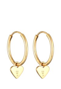 Guldpläterade hoop-örhängen med ett hjärtformat hänge; har "925" ingraverat. Slät, glänsande yta; cirkulär form.