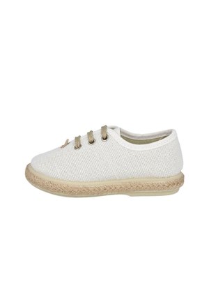 Zapato casual de tela blanca tejida con suela trenzada beige y tres cordones beige pasados por ojales metálicos sobre fondo blanco.