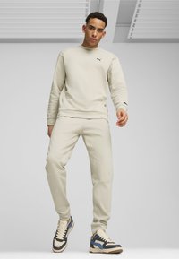 Puma CREWNECK - Felpa - desert dust