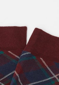 Calcetines con patrón burdeos y azul marino, con diseño de diamantes y rayas; material de punto suave con puños acanalados para mayor comodidad y ajuste.