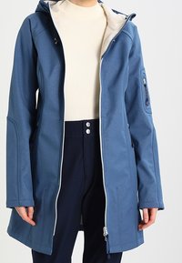 Blå huva jacka med en slät yta, framzipper och sidofickor. Har en ljusfärgad innerfoder och en slim fit-design.