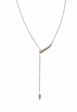 Collar delicado de cadena de oro con siete piedras preciosas redondas y transparentes agrupadas de forma asimétrica y una única piedra preciosa que cuelga de una caída larga.