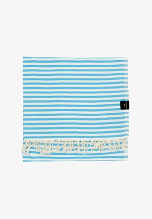 Carré de tissu rayé bleu et blanc avec des franges blanches le long d'un bord et une petite étiquette de marque noire sur le côté.