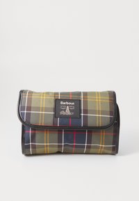 Vouwbare Barbour-pouch met zwarte afwerking, voorzien van een groen, marineblauw, geel, rood en wit tartanruitpatroon en een centraal logo-patch.