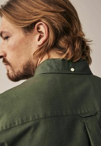 Next LONG SLEEVE OXFORD REGULAR FIT - Camisa - dark green