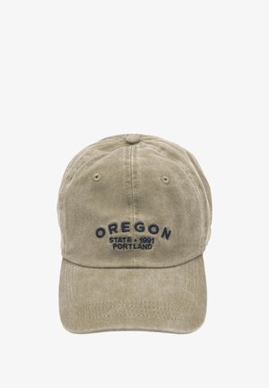 Olivengrün Baumwollkappe mit gebogenem Schirm, bestickt mit "OREGON" in marineblau, neben den Details "STATE. 1991 PORTLAND". Weiche Textur, sechspaneliges Design.