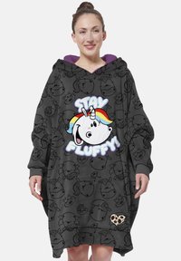 Felpa coperta grigia oversize con una grafica di unicorno e la scritta "STAY FLUFFY!", con un rivestimento interno viola, progettata per il calore.