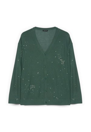 Donkergroene cardigan met knoopsluiting, V-hals en verspreide kleine zilveren versieringen op de voorkant en mouwen.