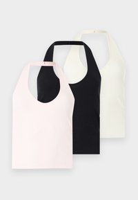 Τρία ριμπ κορμάκια με halter neck σε απαλό ροζ, μαύρο και εκρού, τοποθετημένα επικαλυπτόμενα σε ανοιχτό φόντο.