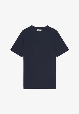 T-shirt bleu marine à manches courtes et col rond, avec une petite étiquette blanche de la marque à l'intérieur du col.