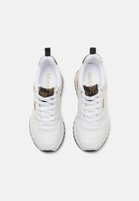 Thumbnail Image 5