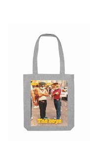 Borsa a tracolla grigia con foto stampata di due figure con volti di gatto, testo "i ragazzi" e uno sfondo urbano vivace.
