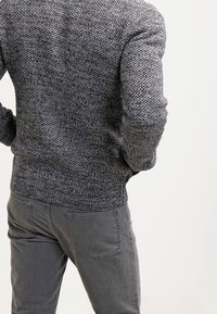 Pier One Kofta - mottled dark grey