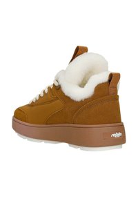 Bruine suède sneaker met een witte nepbonten kraag, veters aan de voorkant en een dikke, gedempte zool. Voorzien van een merkembleem op de hiel.