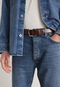 CLAUS - Öv - medium brown