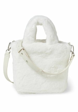 Sac à main en fausse fourrure blanche avec petites poignées et bandoulière ajustable et amovible avec ferrures argentées.