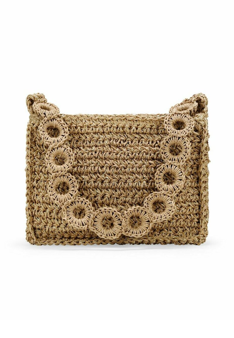 Bolso de paja tejido, forma rectangular, color marrón claro, con detalles circulares en la parte delantera y un acabado texturizado.