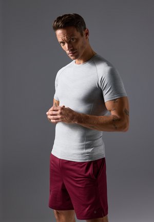 - T-shirt basic