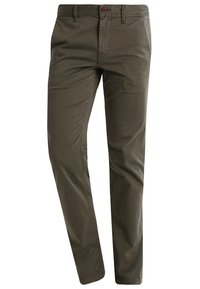 Olivgrüne Baumwoll-Chino-Hosen, taillierte Passform, gerade Beine, Fronttaschen, Knopfverschluss und subtiler Textur mit minimalen Stichdetails.