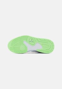 Jordan JORDAN STADIUM 90 UNISEX - Kosárlabdacipők - white/vapor green/dark powder blue/cool grey