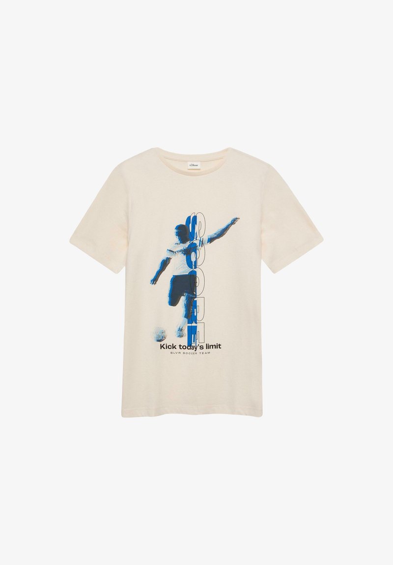 T-shirt beige à manches courtes avec un graphisme d'un joueur de football donnant un coup de pied dans un ballon, texte vertical "SOCCER" et slogan "Repousse les limites d'aujourd'hui".