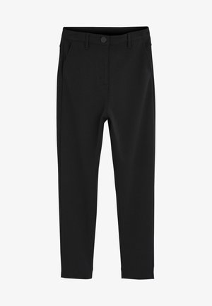 Pantalones negros con un tejido suave y elástico, con cierre de botón, trabillas para cinturón y bolsillos laterales. Diseño ajustado con una pierna entallada.