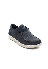 Scarpa slip-on in denim blu con tomaia texturizzata, bande elastiche e suola in gomma bianca. Presenta un piccolo logo sul lato.