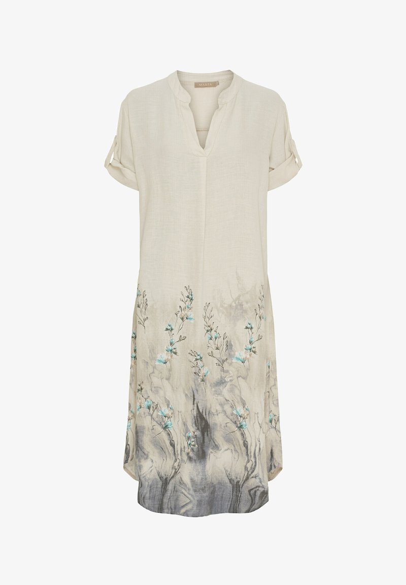 Linnedress med V-hals og rullede korte ærmer. Beige farve med blå blomstermotiver og et gradient gråt mønster ved kanten.