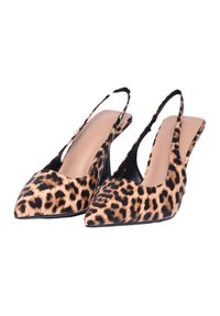 Tacchi slingback con stampa leopardata, punta appuntita, tomaia in morbido tessuto e dettaglio nera sul tacco. Fodera interna beige.