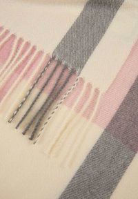 Sciarpa in lana con un motivo a quadretti nei toni di crema, rosa e grigio. Presenta bordi frangiati con trame di filato variabili.