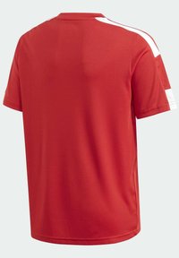 Rød kortærmet t-shirt, glat tekstur, rund hals, hvide kantstriber på skuldrene, minimalistisk design, lavet af letvægtsstof.