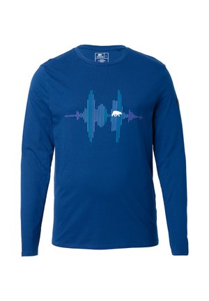 Blauwe langwerpige T-shirt van katoen met een geluidsgolfgrafiek in teal en paars, met een ronde hals en een logo op de mouw.