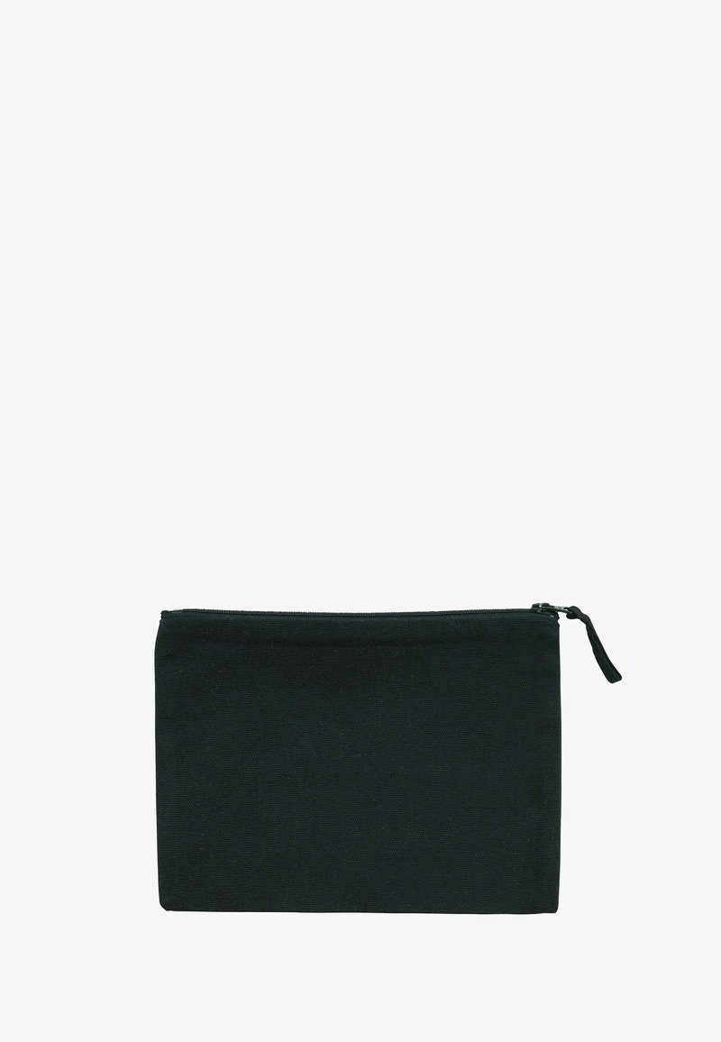 Schwarze, rechteckige Stofftasche mit Reißverschluss und Stofflasche zum Ziehen vor weißem Hintergrund.