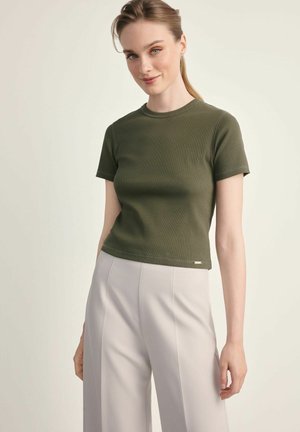 - T-shirt basic