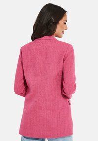 Threadbare CHANCEBOUCLE - Pitkä takki - pink
