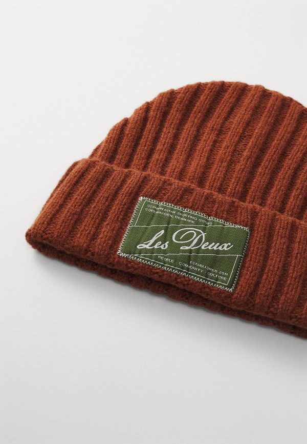 WELLS BEANIE - Beanie - cognac2