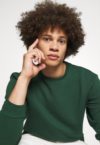 Only & Sons ONSCERES CREW NECK NOOS - Camisola - dark green