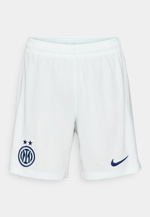 Białe sportowe szorty wykonane z lekkiego materiału, z haftowanym niebieskim logo oraz dwoma gwiazdkami na dolnej lewej nogawce.