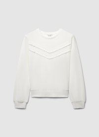 Weißer Pullover mit einem strukturierten Chevron-Design auf der Vorderseite, rundem Ausschnitt und gerippten Bündchen und Saum. Weiches Stofffinish.