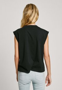Pepe Jeans LYDIA - Trükipildiga T-särk - black