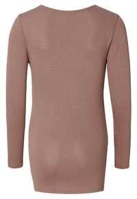 Langærmet, brun ribbet top med rund halsudskæring, designet til en tætsiddende silhuet; lavet af et blødt, strækbart stof.
