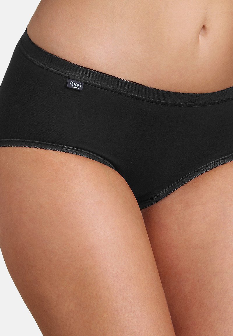 Caleçons en coton noir avec un bord en dentelle, dotés d'une étiquette logo sur la taille. Texture lisse et une coupe classique à taille basse.