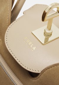 Furla GENESI L TOTE - Mala de mão - grano