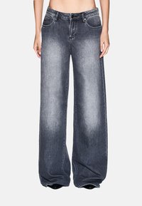 Wijduitlopende jeans in donkergewassen denim, met een hoge taille, vervaagde voorkant en een klassieke vijf-pocketontwerp met knoopsluiting.