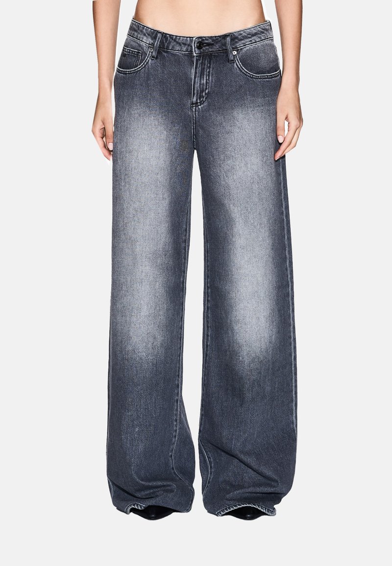 Wijduitlopende jeans in donkergewassen denim, met een hoge taille, vervaagde voorkant en een klassieke vijf-pocketontwerp met knoopsluiting.